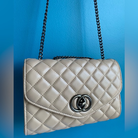 JUST IN/ Quilted shoulder bag in Nude / Cream - Picture 8 of 12